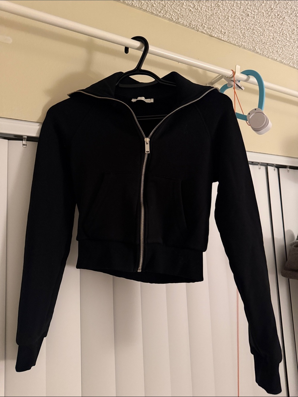 Zara Black Crewneck Sweatshirt